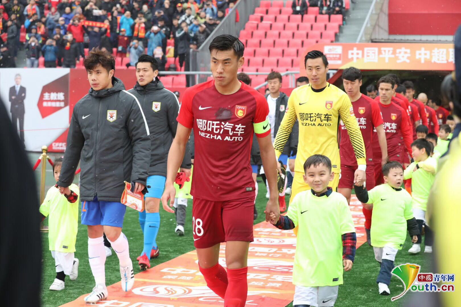 国足冬训首日实况：于汉超布设训练，吕焯毅受访