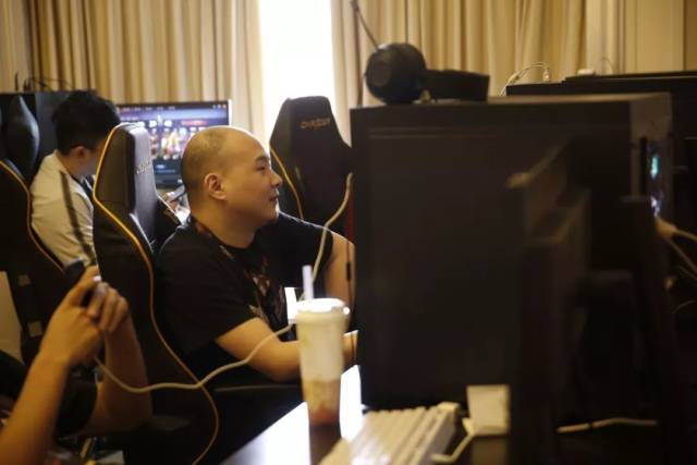 Snax ：目前没有回归的计划，收到了来自二线队伍的三份邀请