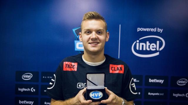 LGD官方：成功续约打野 Meteor