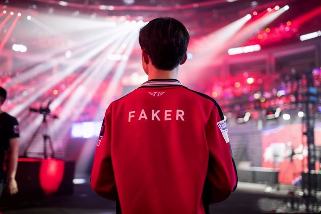 EPL S20 小组赛：实力压制 Vitality 2-0轻取FURIA